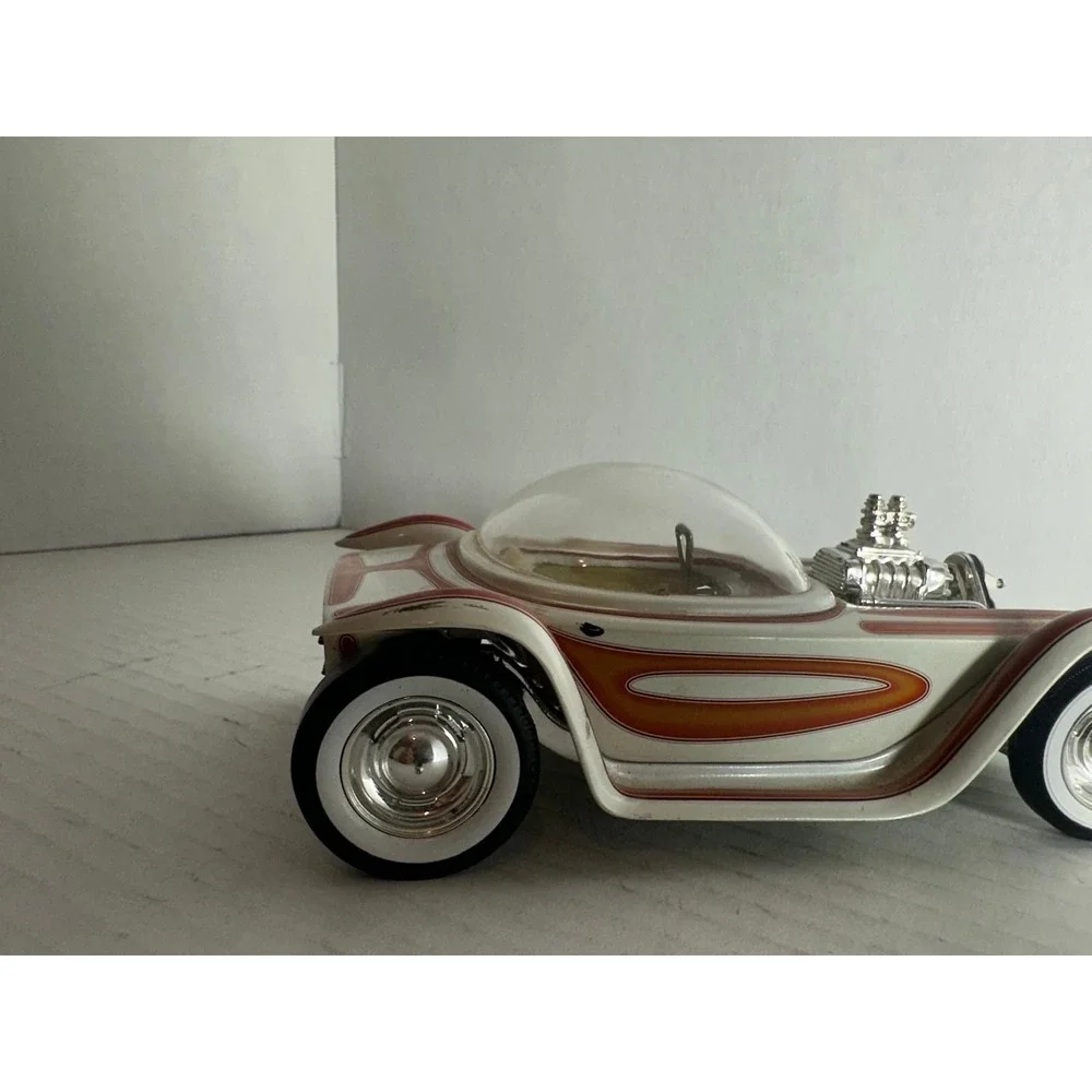 Mattel Beatnik Bandit Diecast Car White Red 2001 Toy Vehicle